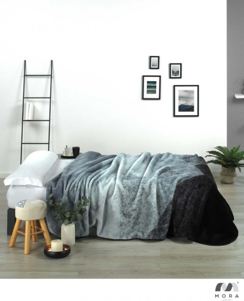 Manta Mora Harmony G46 Beige aporta calor y confortabilidad en tu cama